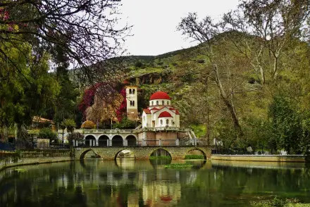 Ο Ιερός Ναός της Ζωοδόχου Πηγής Κεφαλαρίου. Φωτογραφία : Κώστας Ζ., λήψη, 2010.