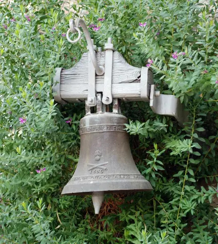 Η καμπάνα του οπλοστασίου Ναυπλίου, 1860. Φωτογραφία : Σαράντος Καχριμάνης, λήψη, 2007.