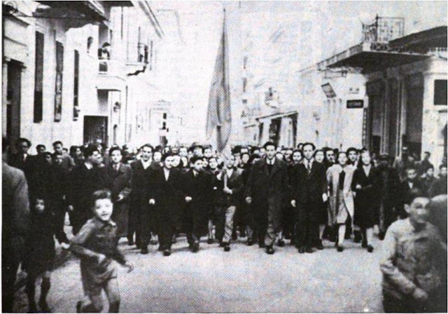 Πορεία το 1942 για την επέτειο της 25ης Μαρτίου εκείνης της χρονιάς