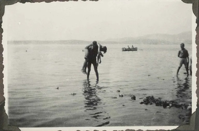 Ασκήσεις ναυαγοσωστικής από τους νέους της κατασκήνωσης ⎯ 📷 𝐛𝐲 𝐩𝐢𝐫𝐞𝐨𝐫𝐚𝐦𝐚.𝐠𝐫