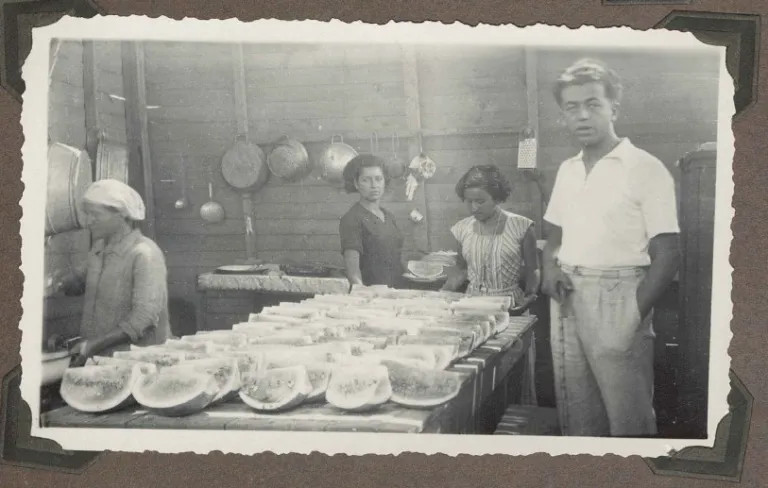 Καλοκαίρι με διανομή καρπουζιών ⎯ 📷 𝐛𝐲 𝐩𝐢𝐫𝐞𝐨𝐫𝐚𝐦𝐚.𝐠𝐫
